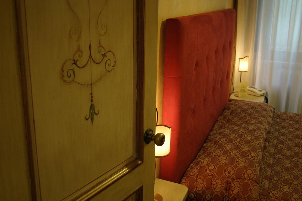 Hotel Fiordigigli L'Aquila Bagian luar foto