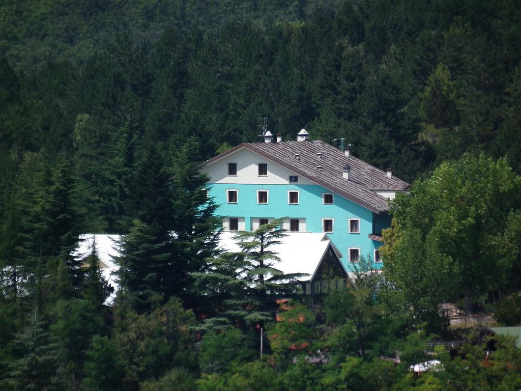 Hotel Fiordigigli L'Aquila Bagian luar foto